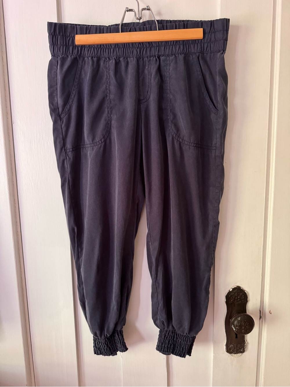Athleta Benicia Capri Navy Jogger Pants, Size 8